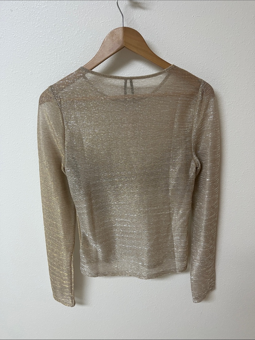 Anthropologie Shimmery Gold Long-Sleeve Twist Front Top women’s size M, NWT - Picture 3 of 3